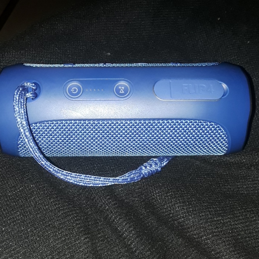 A jbl flip 4 speaker - Picture 3 of 8